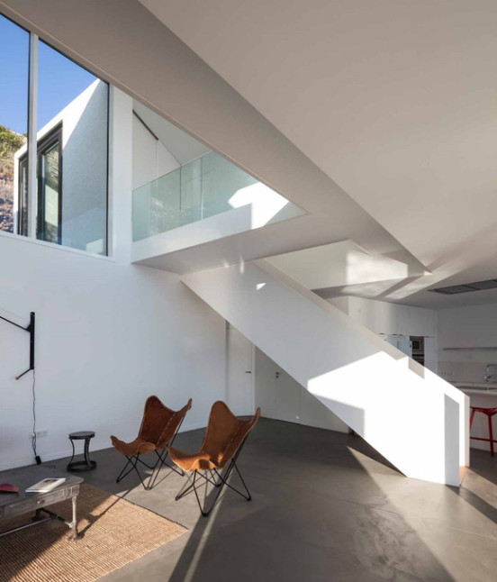 Geometric-architecture-connected-to-the-sun-and-sea-Sunflower-House-by-Cadaval-Solà-Morales-Custom