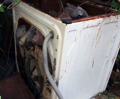 A Closer Look At This Old Washing Machine Reveals The Unexpected
